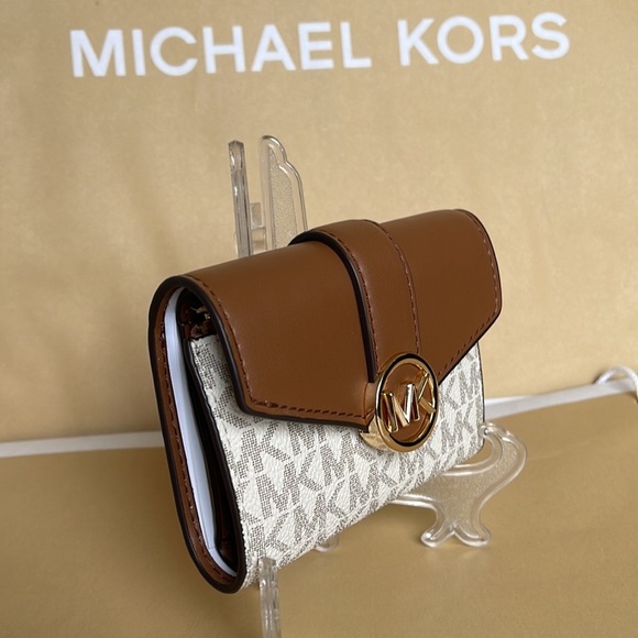 MICHAEL KORS CARMEN MEDIUM LOGO AND FAUX LEATHER WALLET VANILLA - Picture 13 of 16